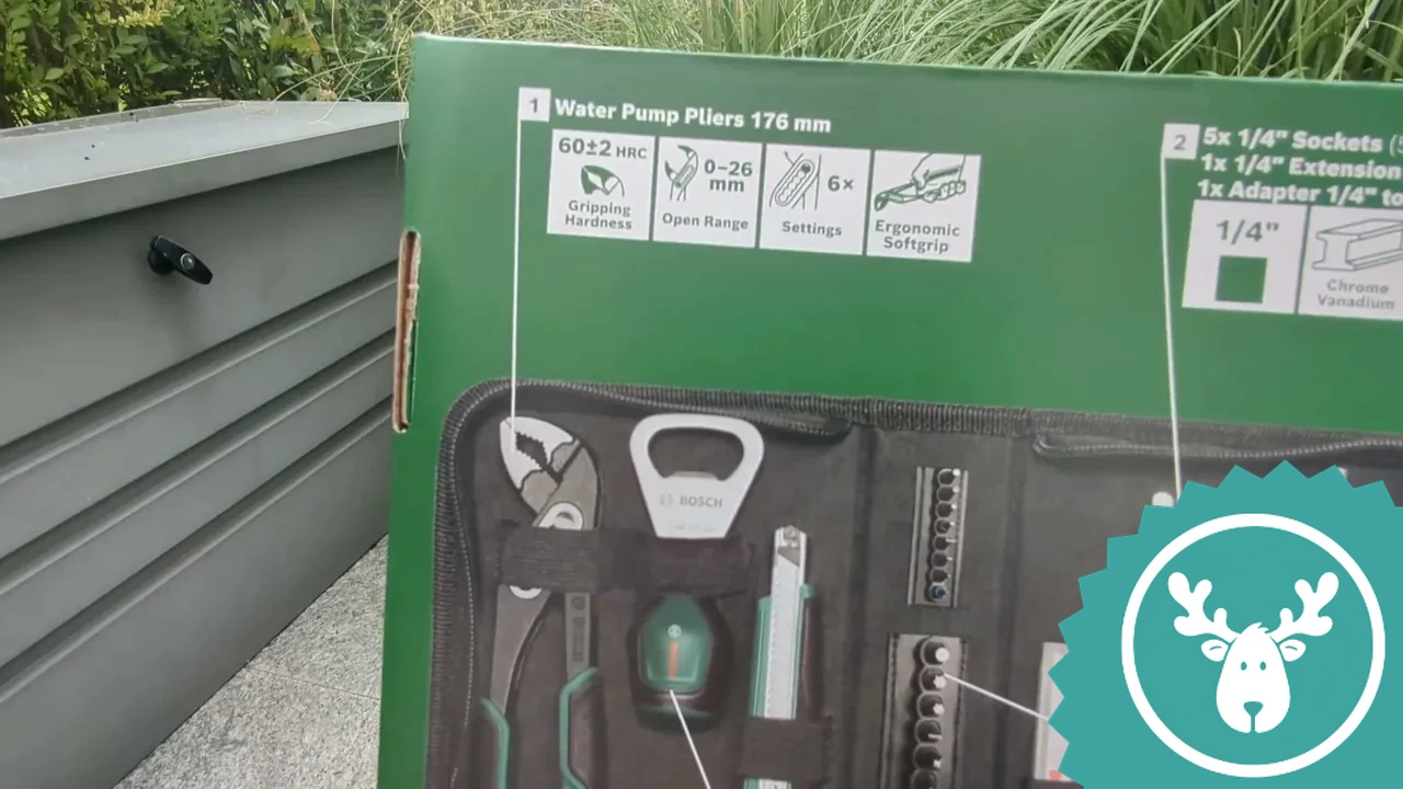Zu den enthaltenen Werkzeugen gehören eine Wasserpumpenzange, ein Flaschenöffner und ein praktisches Cuttermesser.