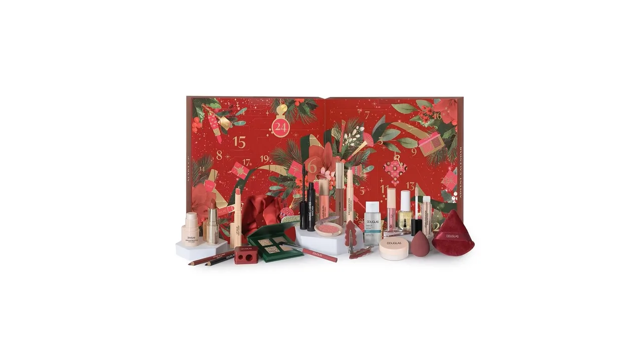 Geöffnet zeigt der Douglas Kalender die Make-up-Produkte für Teint, Augen und Lippen.