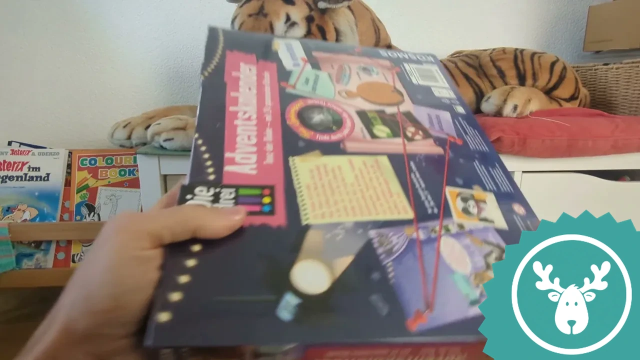 Der Kalender richtet sich an Kinder ab acht Jahren, die schon selbstständig Detektivgeschichten lesen und verstehen können.