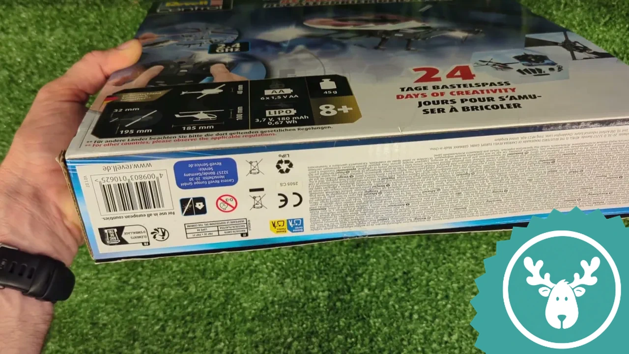 Auf der schmalen Unterseite der Verpackung finden sich die Herstellerdaten sowie wichtige Produkt- und Warnhinweise.