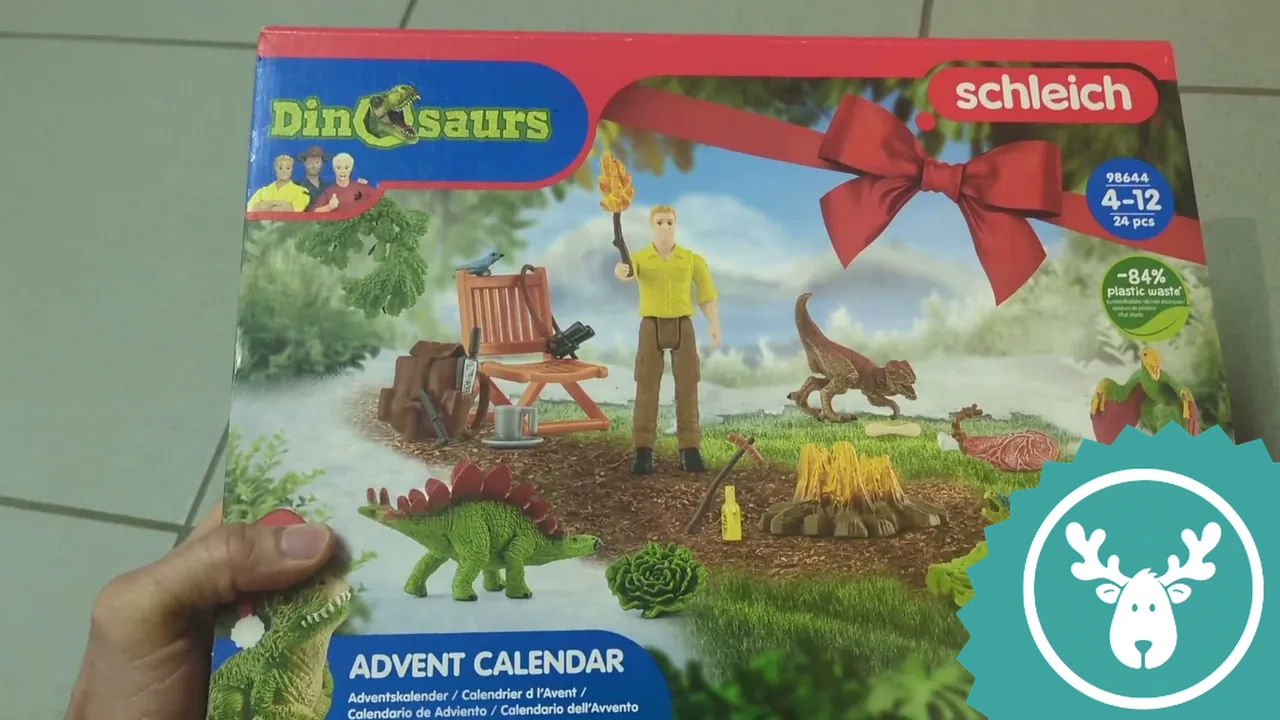 Auf der Vorderseite des Kalenders ist die enthaltene Spielwelt mit Forscher Luis und verschiedenen Dinosauriern abgebildet.