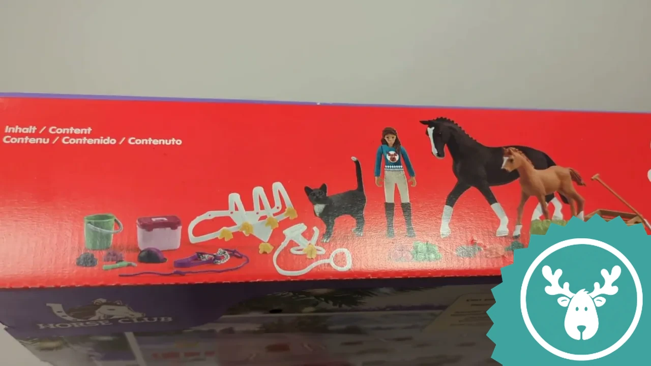 Auf der Verpackung sind alle enthaltenen Überraschungen übersichtlich aufgereiht, darunter auch Zaumzeug und Pflegesets.