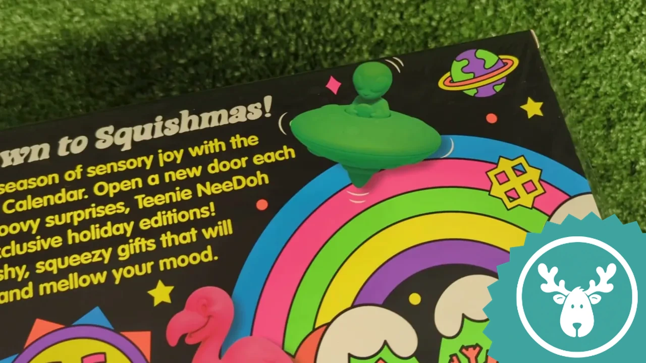 Ein kleiner grüner Ufo-Flitzer zeigt beispielhaft, wie fantasievoll die sensorischen Mini-Figuren gestaltet sind.